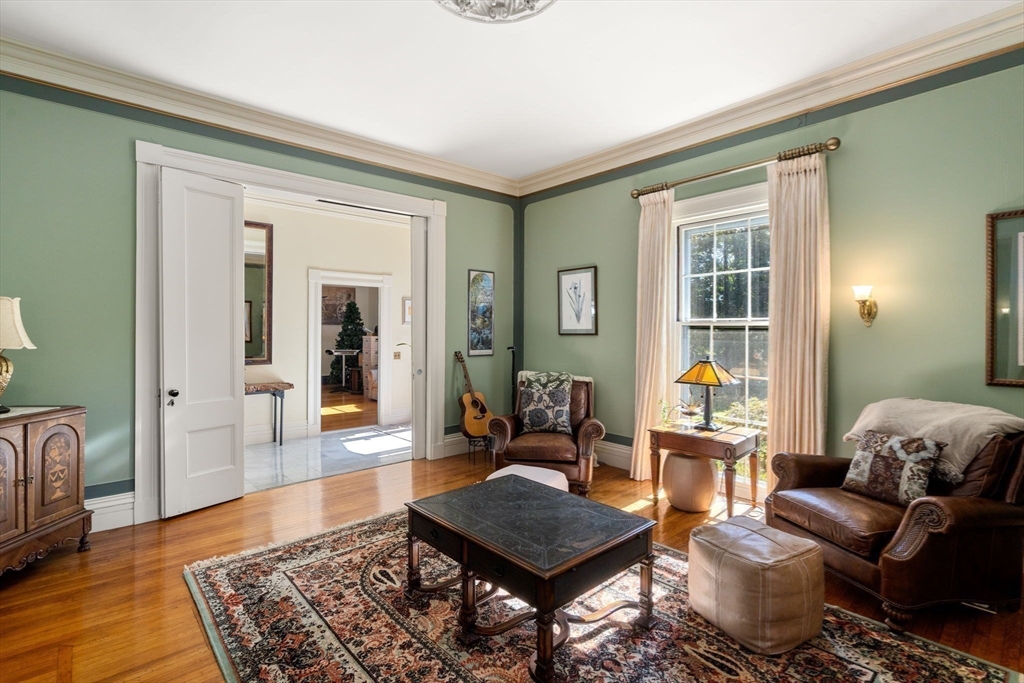 62 Old River Pl, Dedham