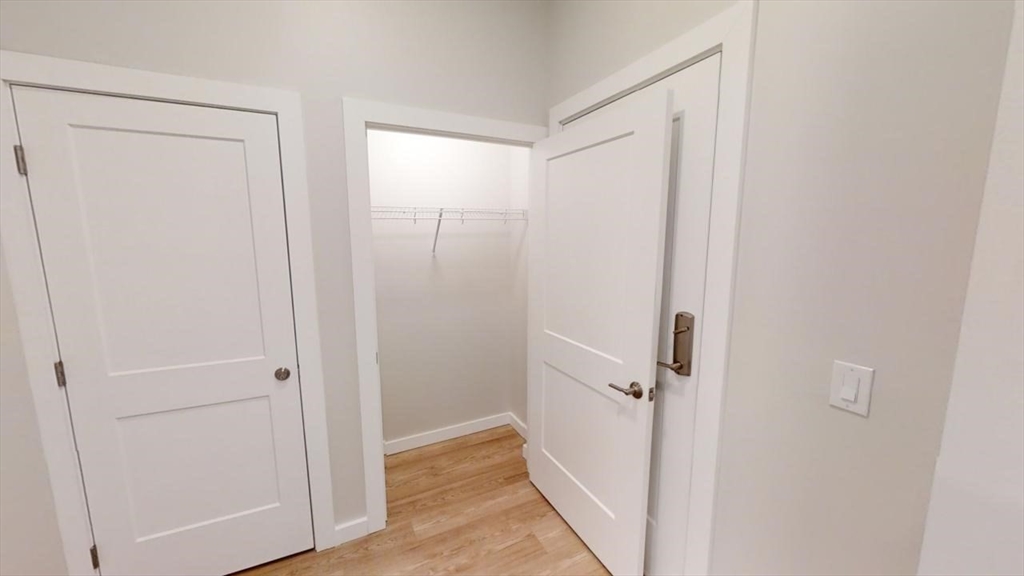 20 4th Ave, Burlington