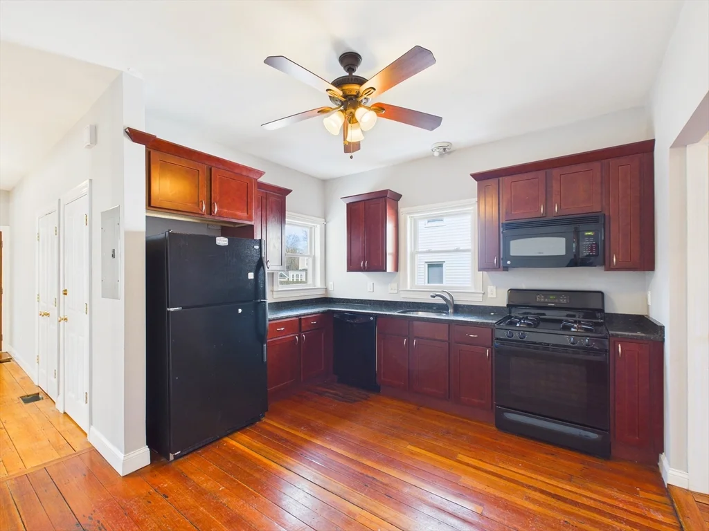 1040 Hyde Park Ave, Hyde Park
