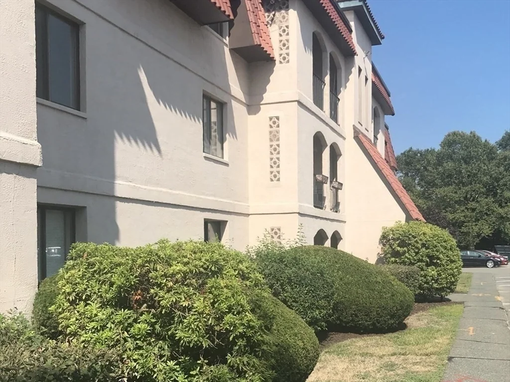 685 Oak St, Brockton