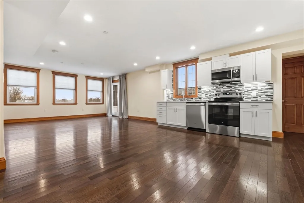 44 Maple St, Danvers Center