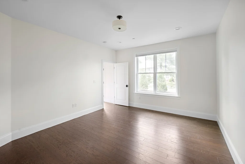 19 Lily Pond Ln, Lexington