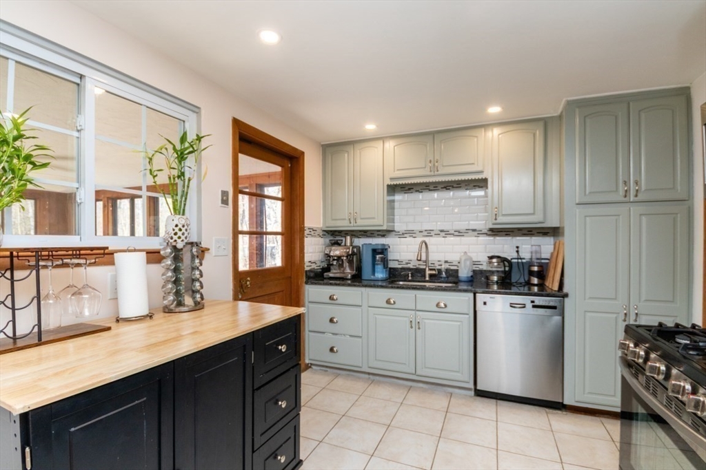 22 Livoli Rd, Framingham