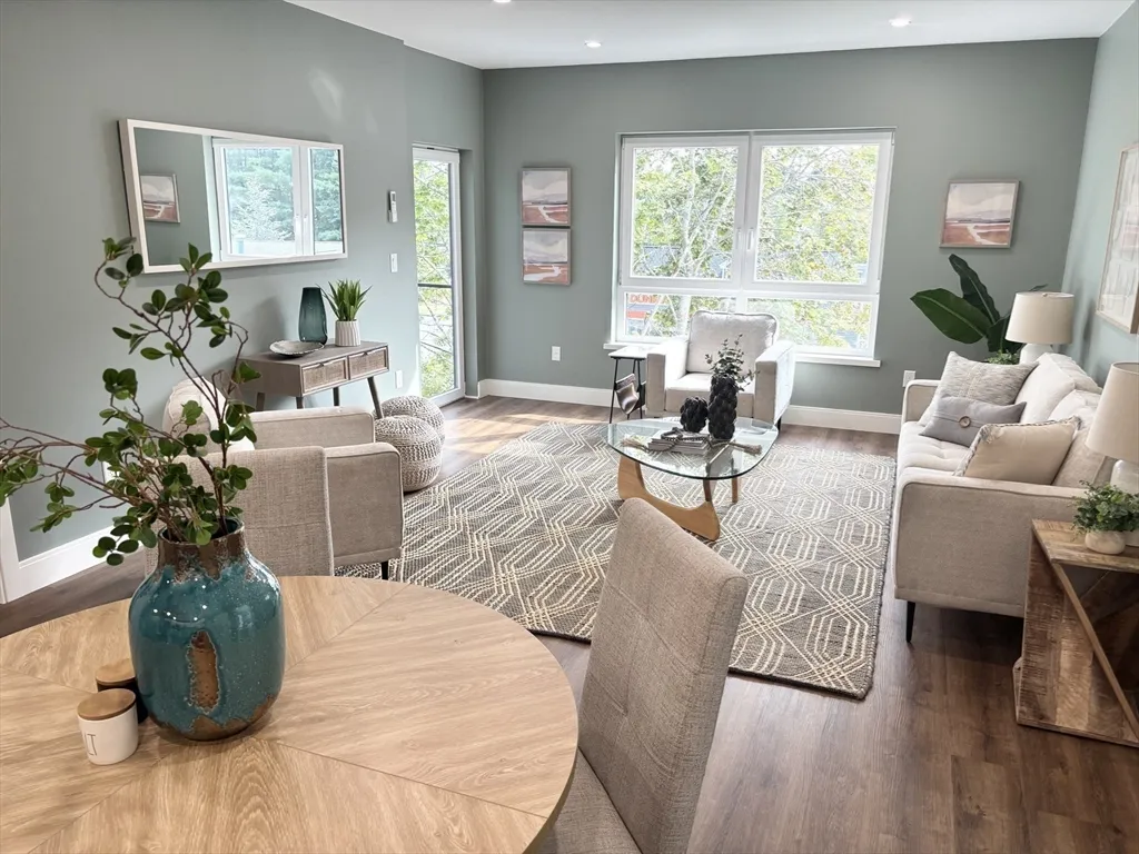 1391 Main St, Walpole