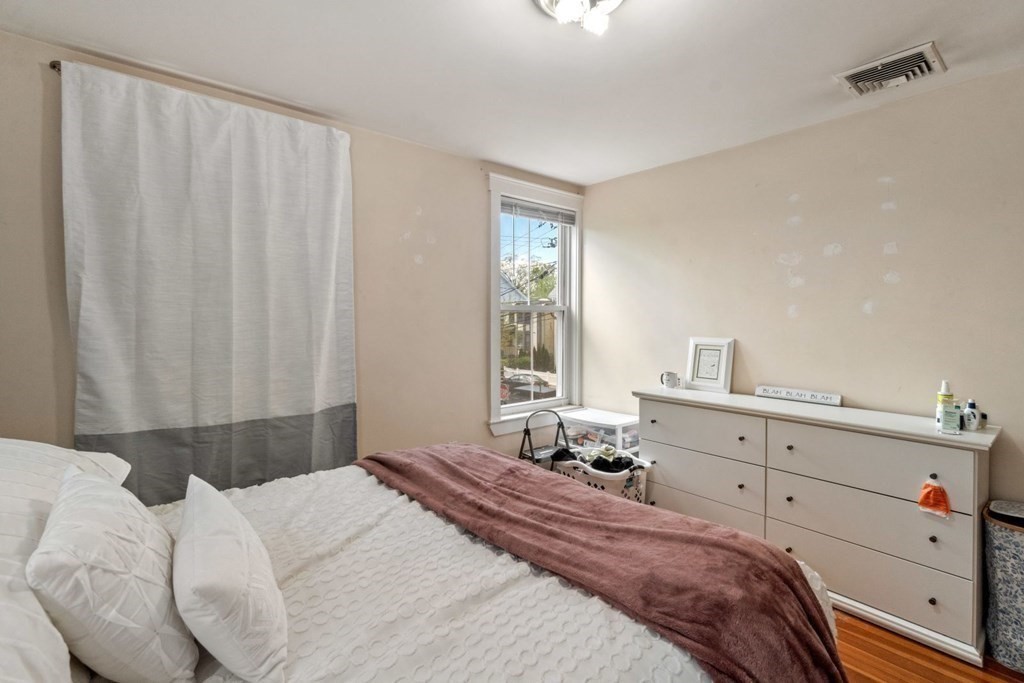 38 Roberts Rd, Harvard Square