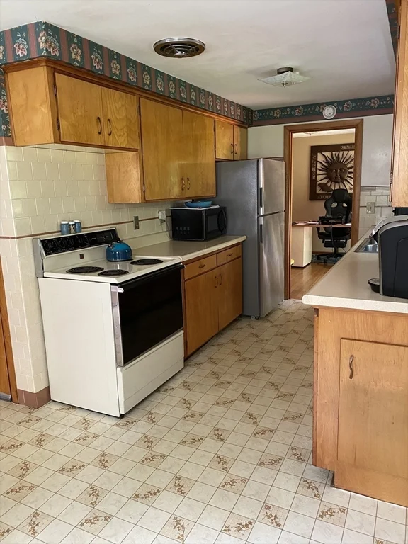 116 Faith Dr, East Brookfield