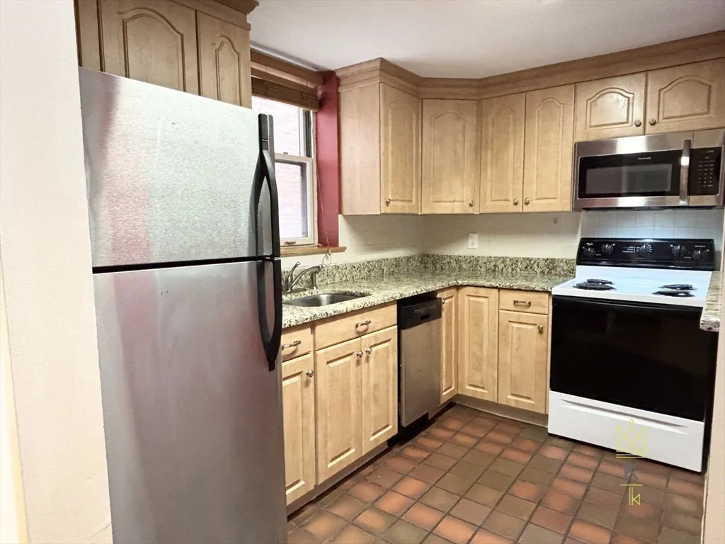 95 Gainsborough St, Fenway