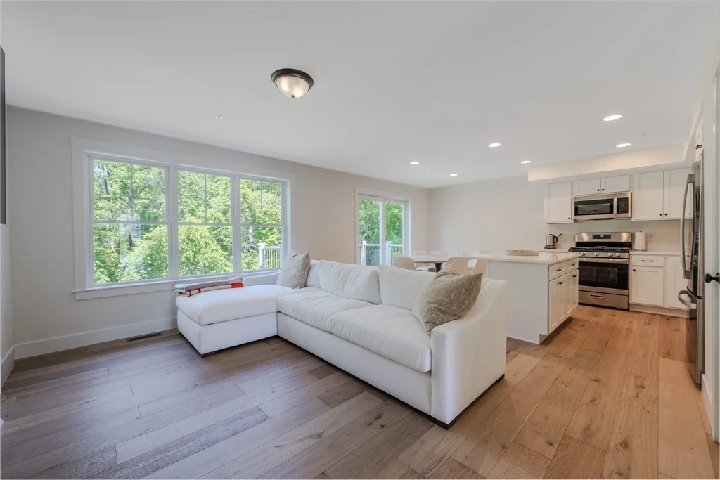 112 Genest St, Dracut