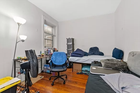 868 Huntington Ave, Coolidge Corner