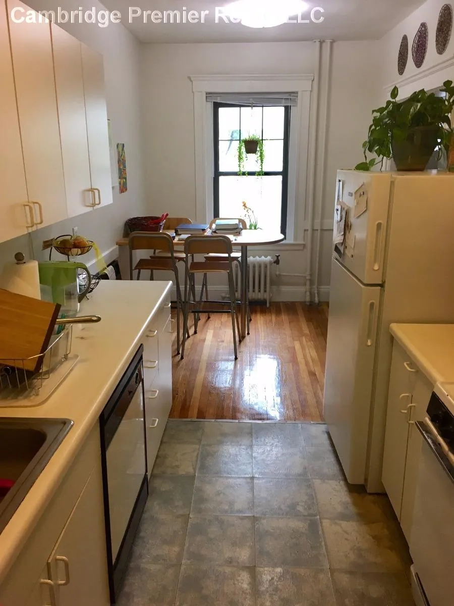 1558 Massachusetts Ave, Neighborhood Nine