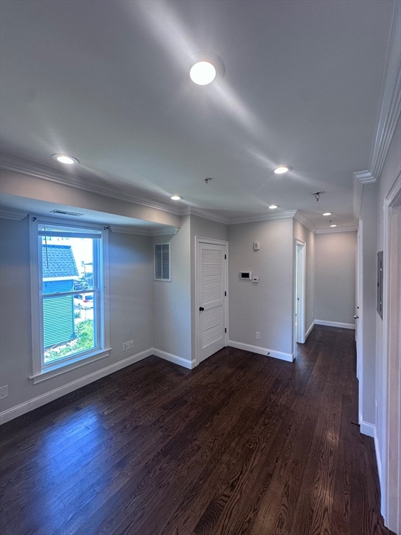 39 W Walnut Park, Roxbury