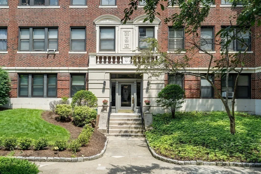 137 Englewood Ave, Brighton