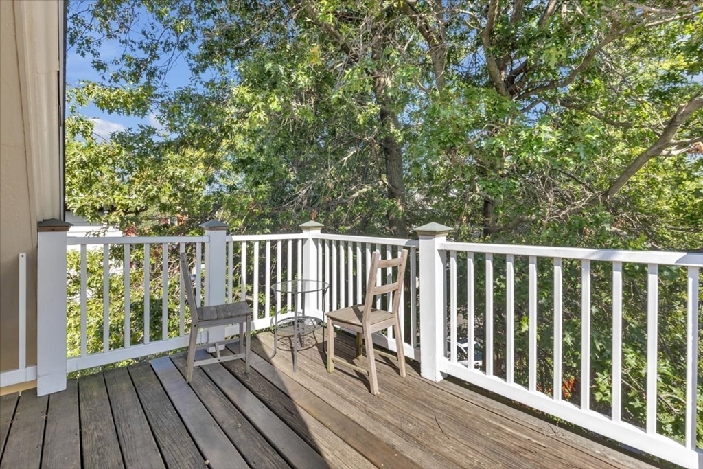 325 Western Ave, Riverside