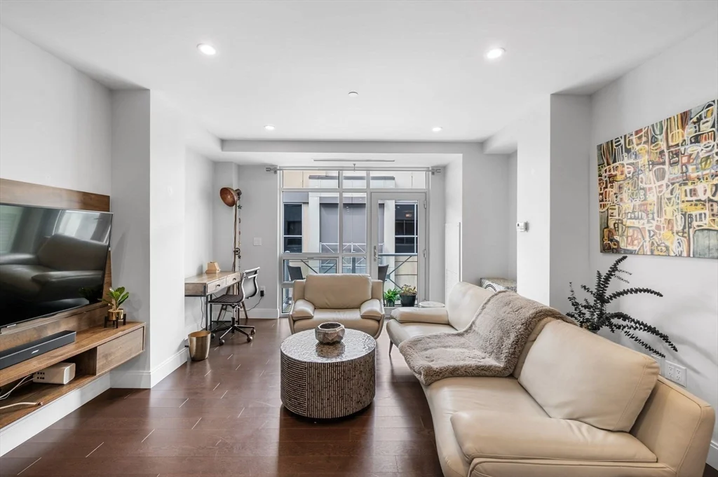 201 Elliott St, Beverly