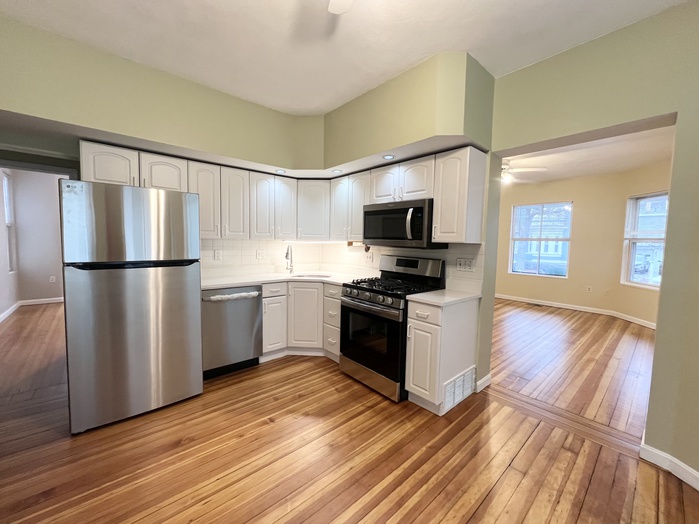 22 Pleasant Ave, Prospect Hill