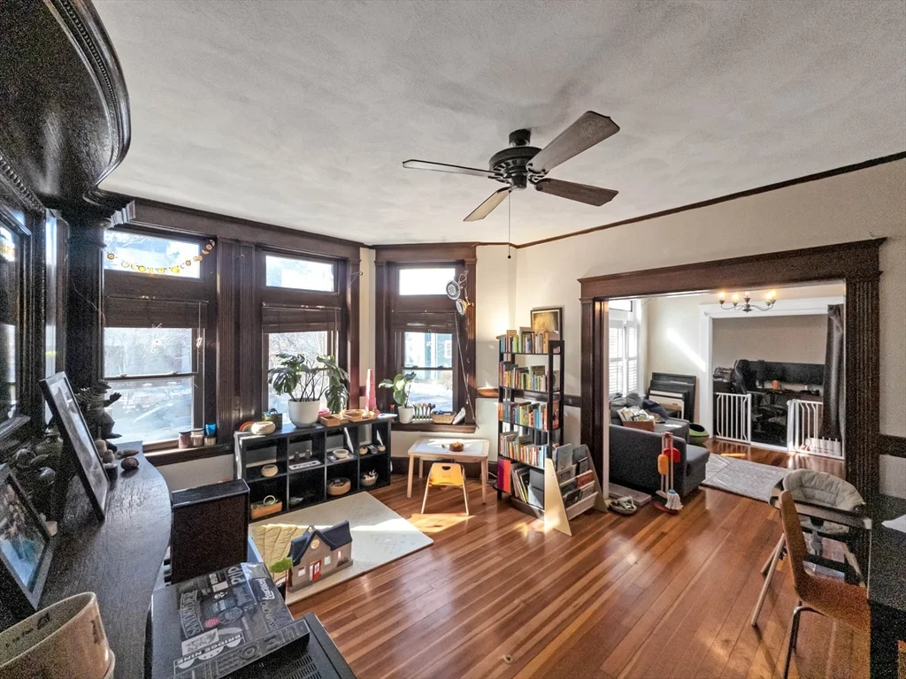 27 Lakeville Rd, Jamaica Plain