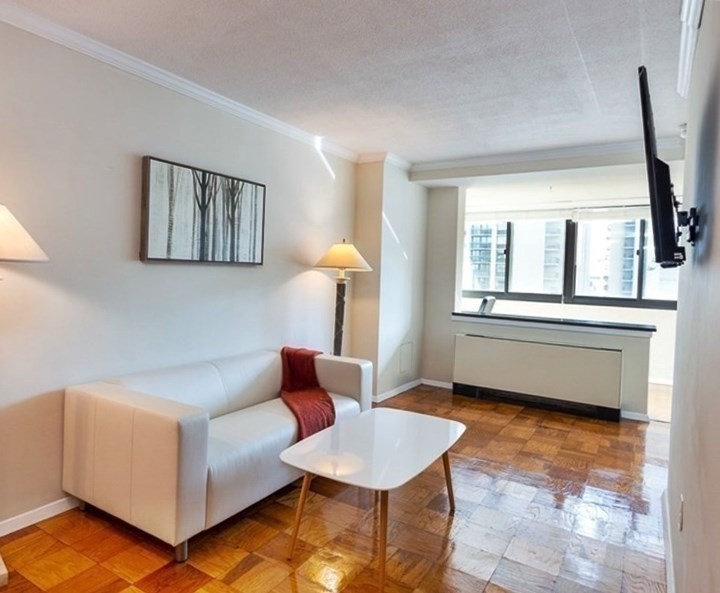 2 Hawthorne Pl, West End