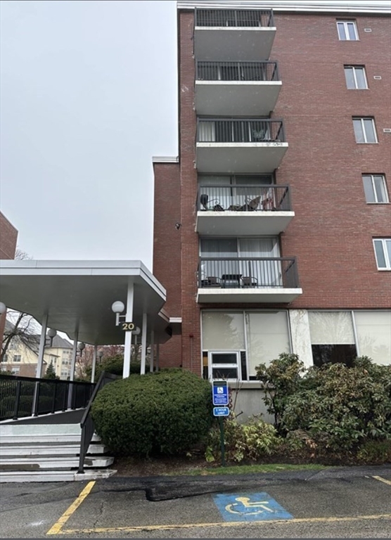 20 Hammond Pond Pkwy, Chestnut Hill