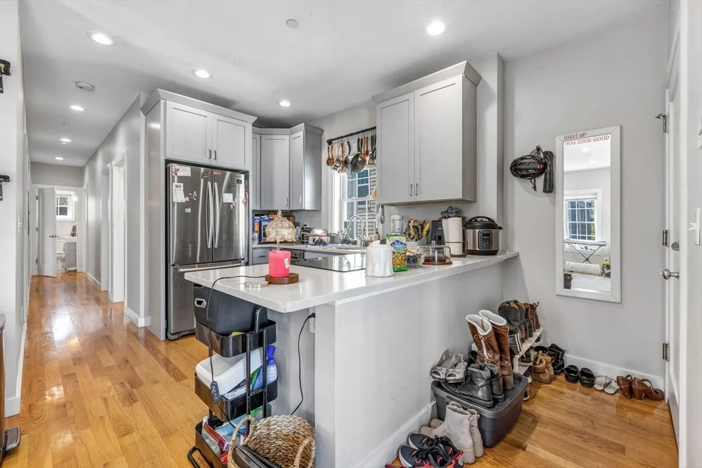 8 W Bellflower St, Dorchester