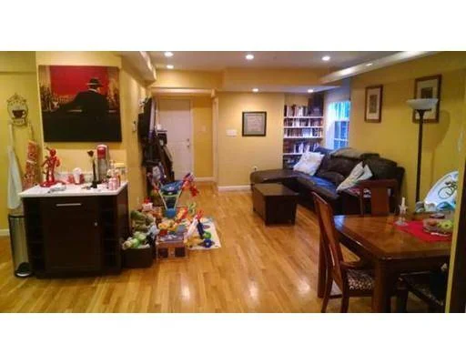 370 Marlborough St, Back Bay