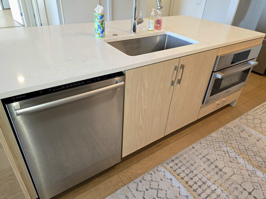 57 Quincy Shore Dr, Quincy