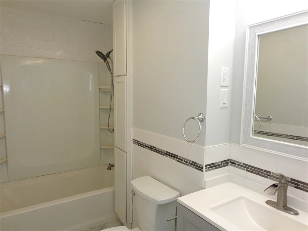 12 Park Pl, Arlington