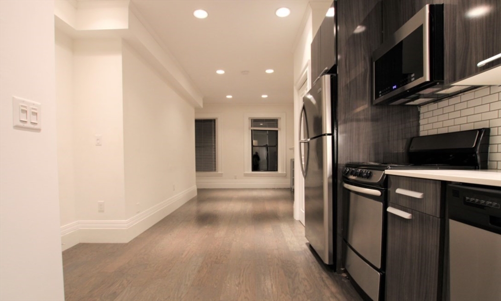 270 Newbury St, Back Bay