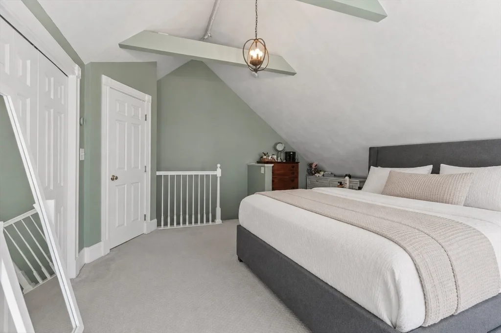 17-B Bonair St, East Somerville