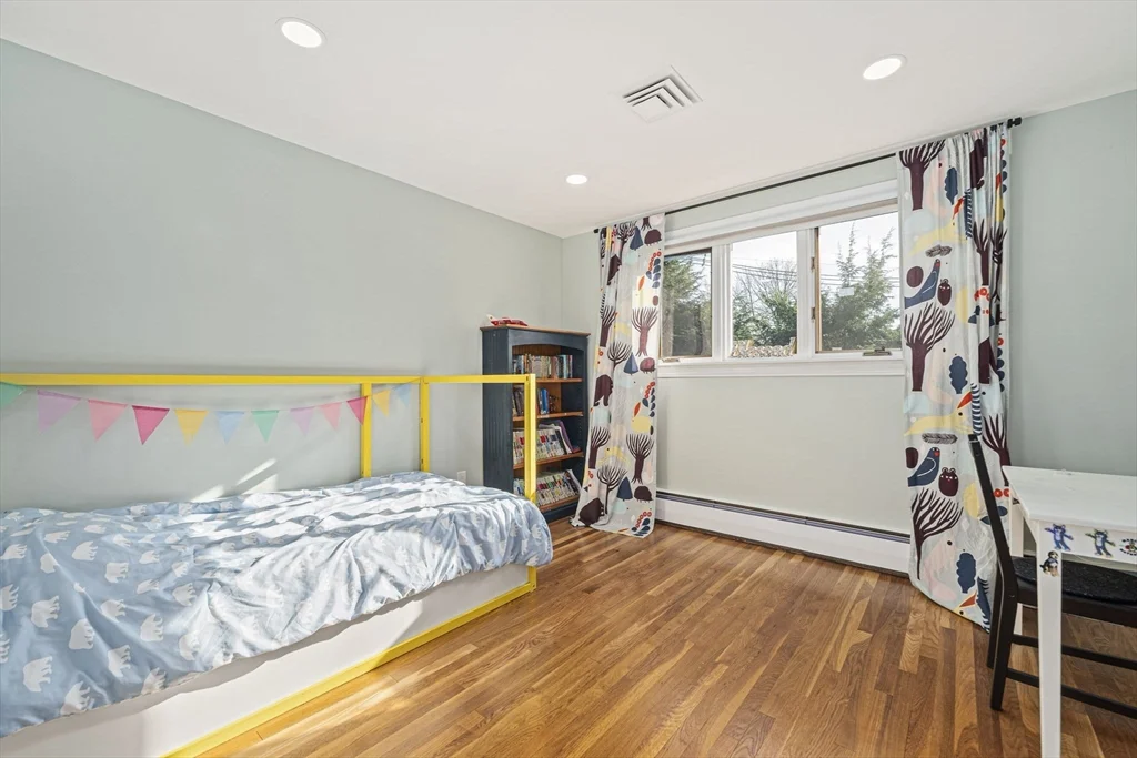 66 Roosevelt Rd, Newton