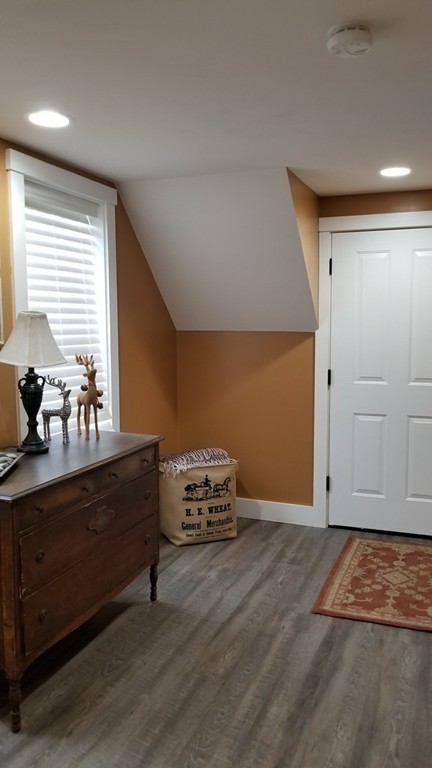 51 Moore Rd, New Braintree