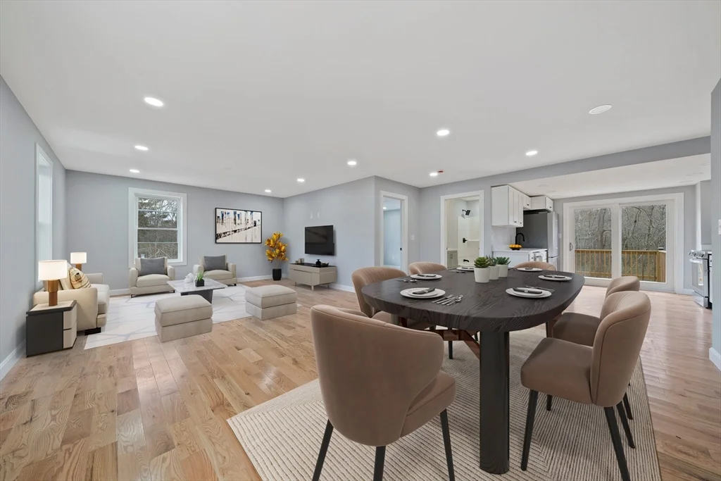 13 Broadway, Raynham Center