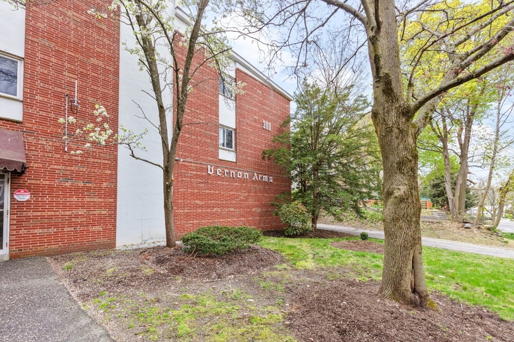 300 Tremont St, Newton