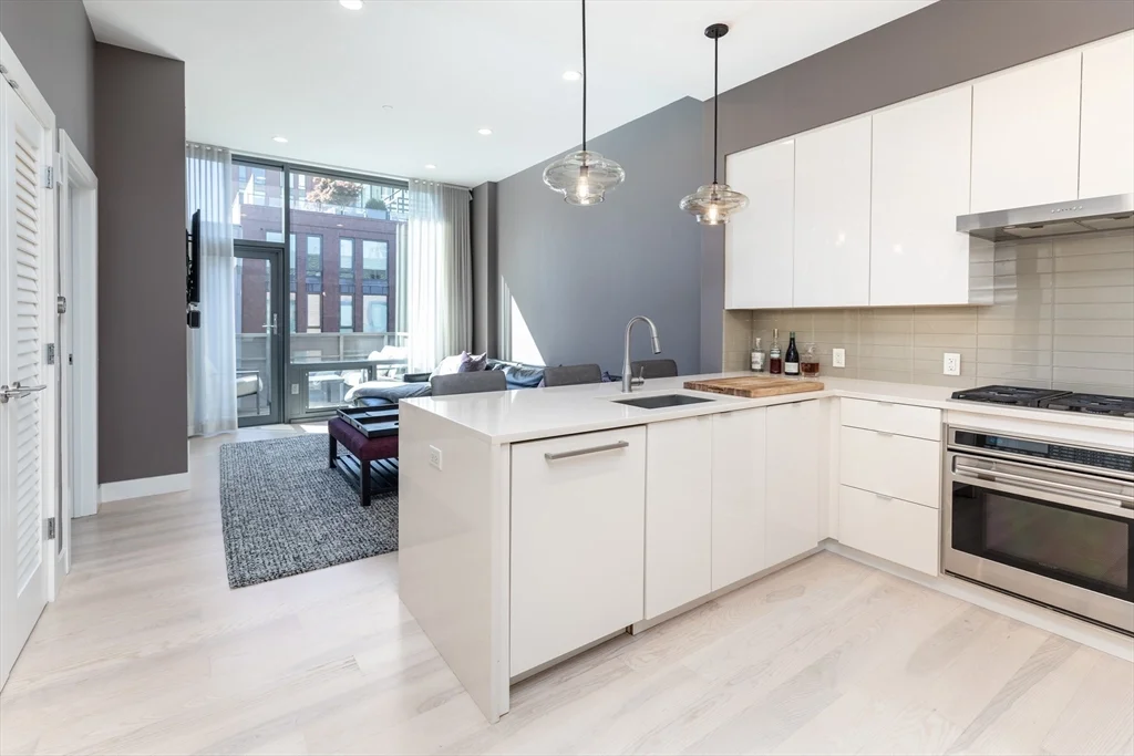 32 Traveler St, South End