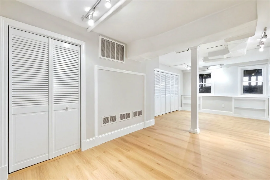 442 Main St, Charlestown