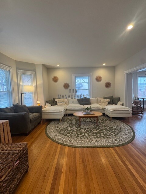 58 Saunders St, Allston