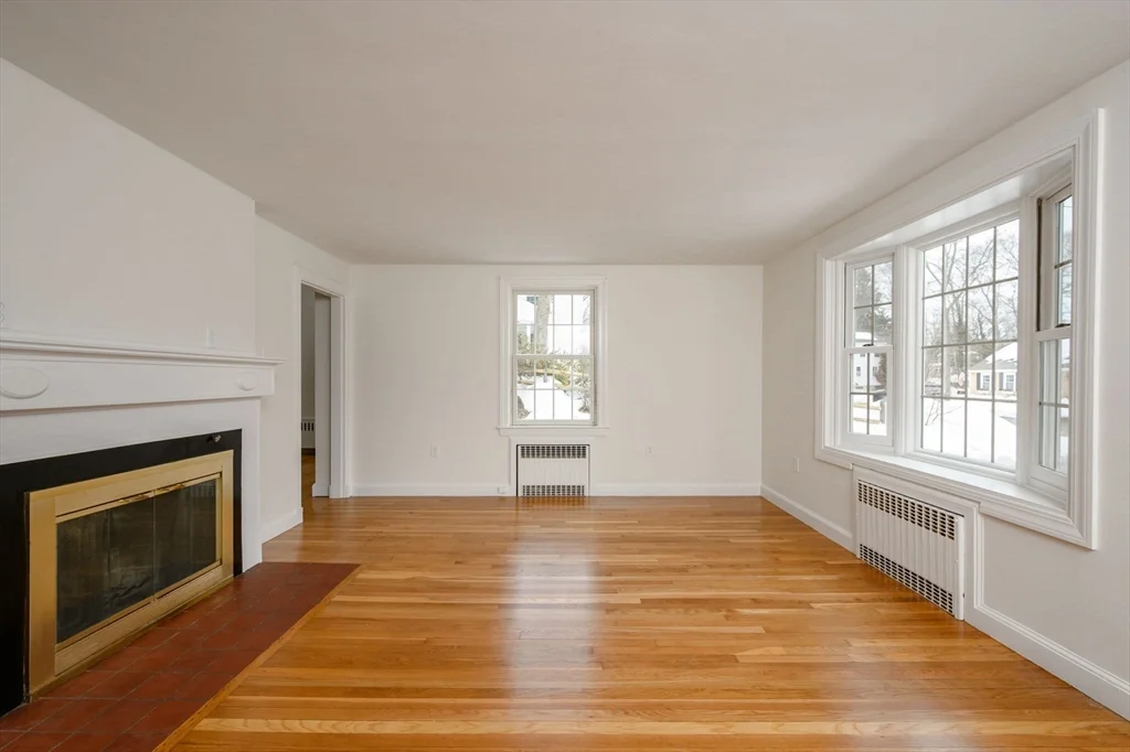 25 Bayberry Ln, Cohasset