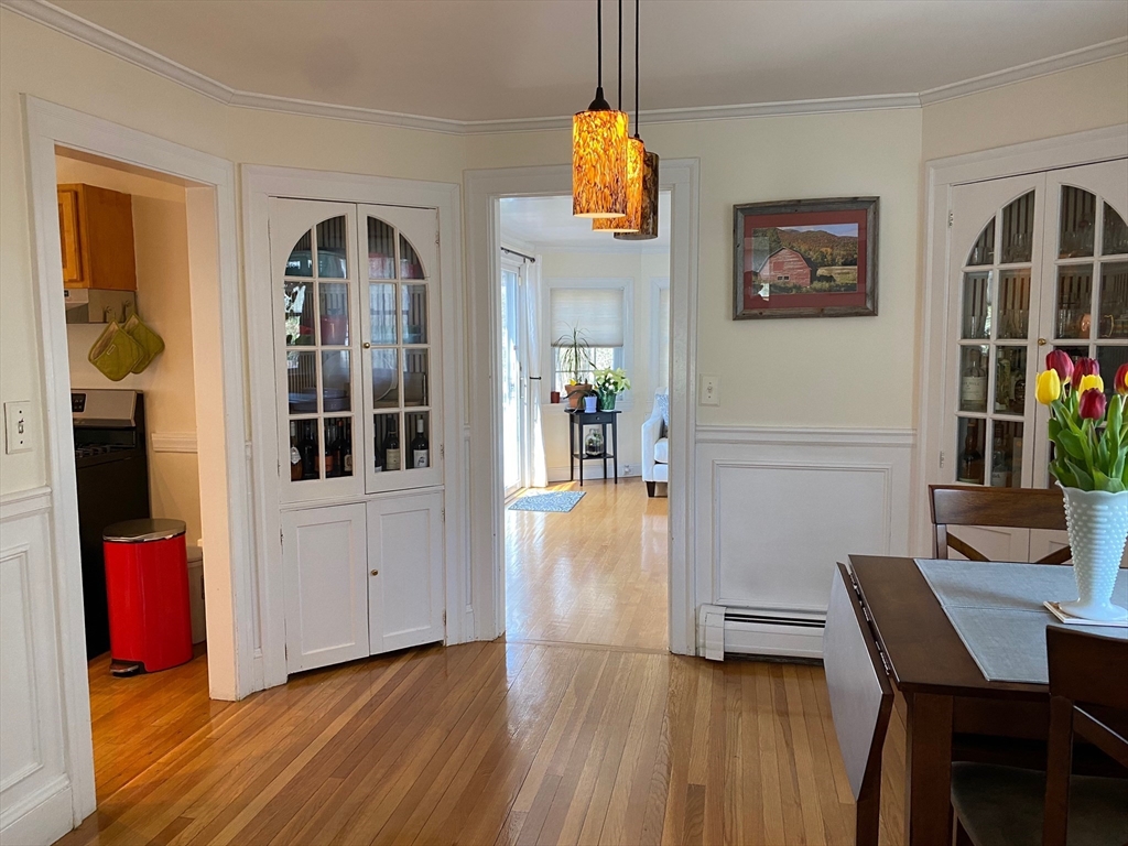 22 Cleveland Rd, Wellesley Hills