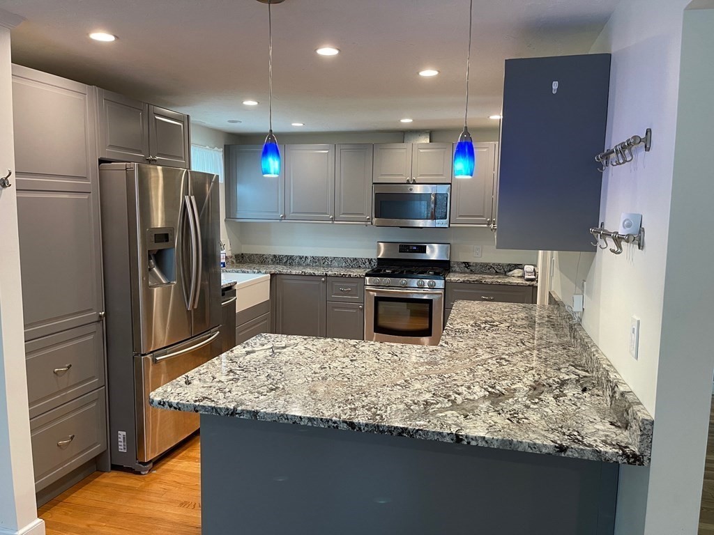 17 Ridley Rd, Dedham