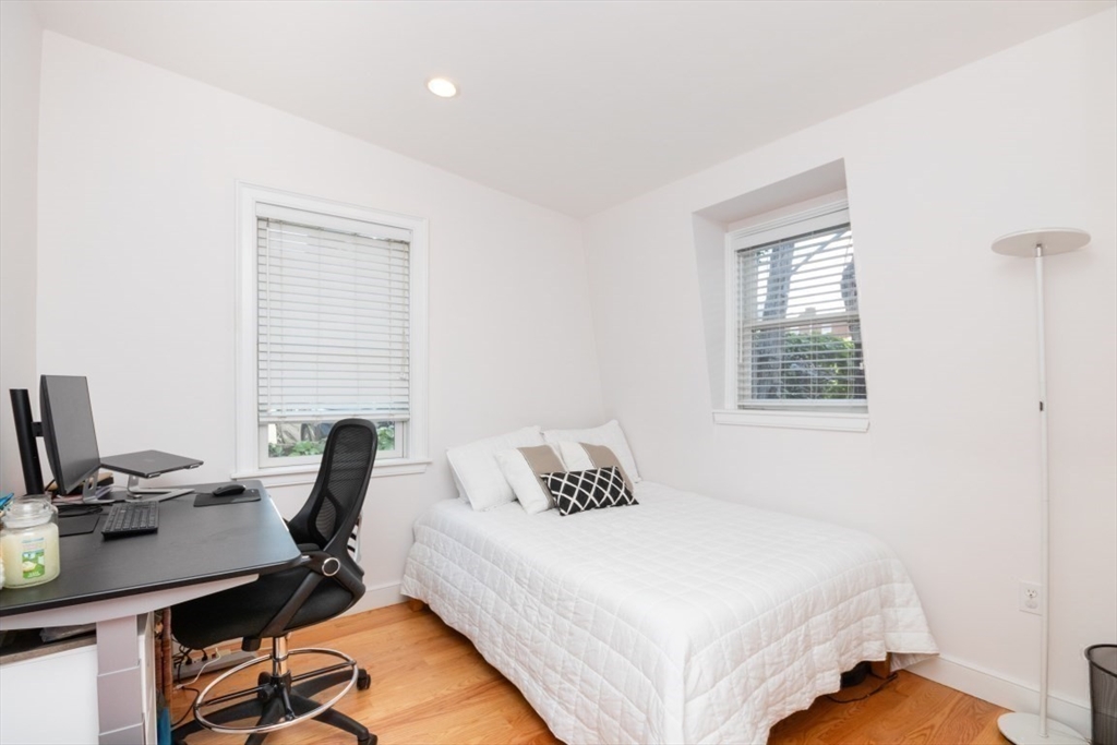 `10 Noble Ct, East Boston