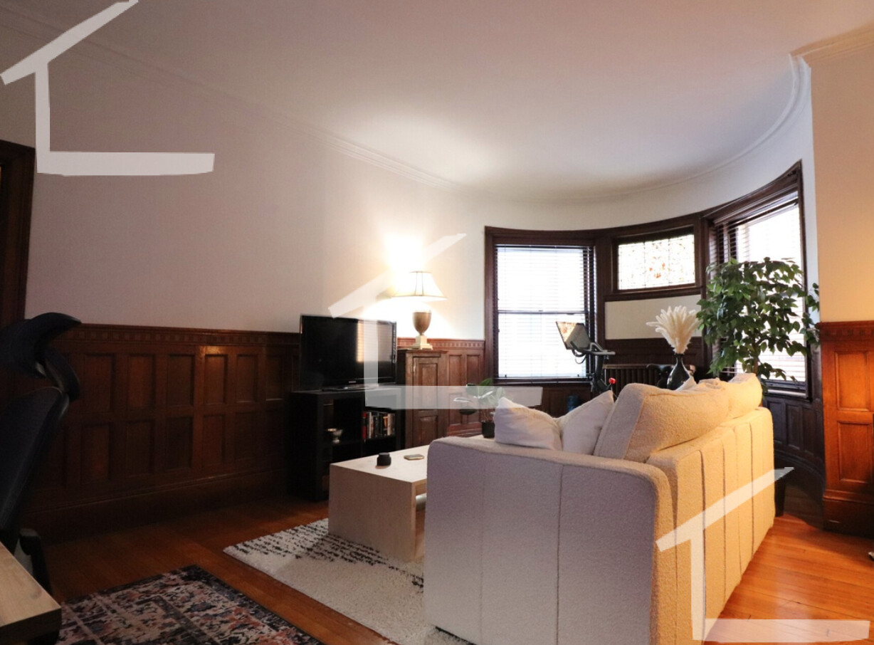 1748 Beacon St, Brookline