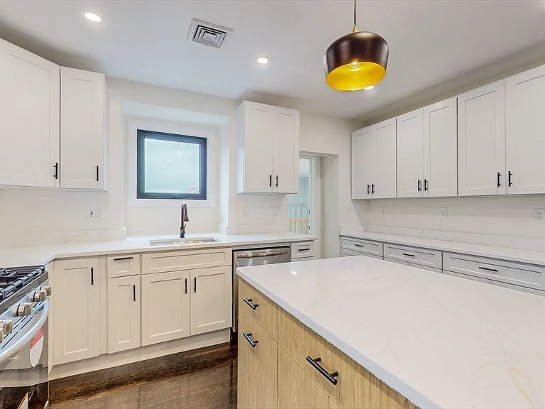 13 Clark Ave, Chelsea