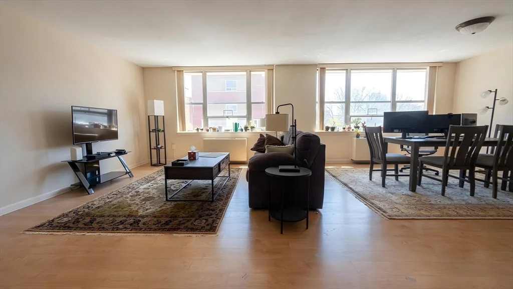 20 Hammond Pond Pkwy, Chestnut Hill