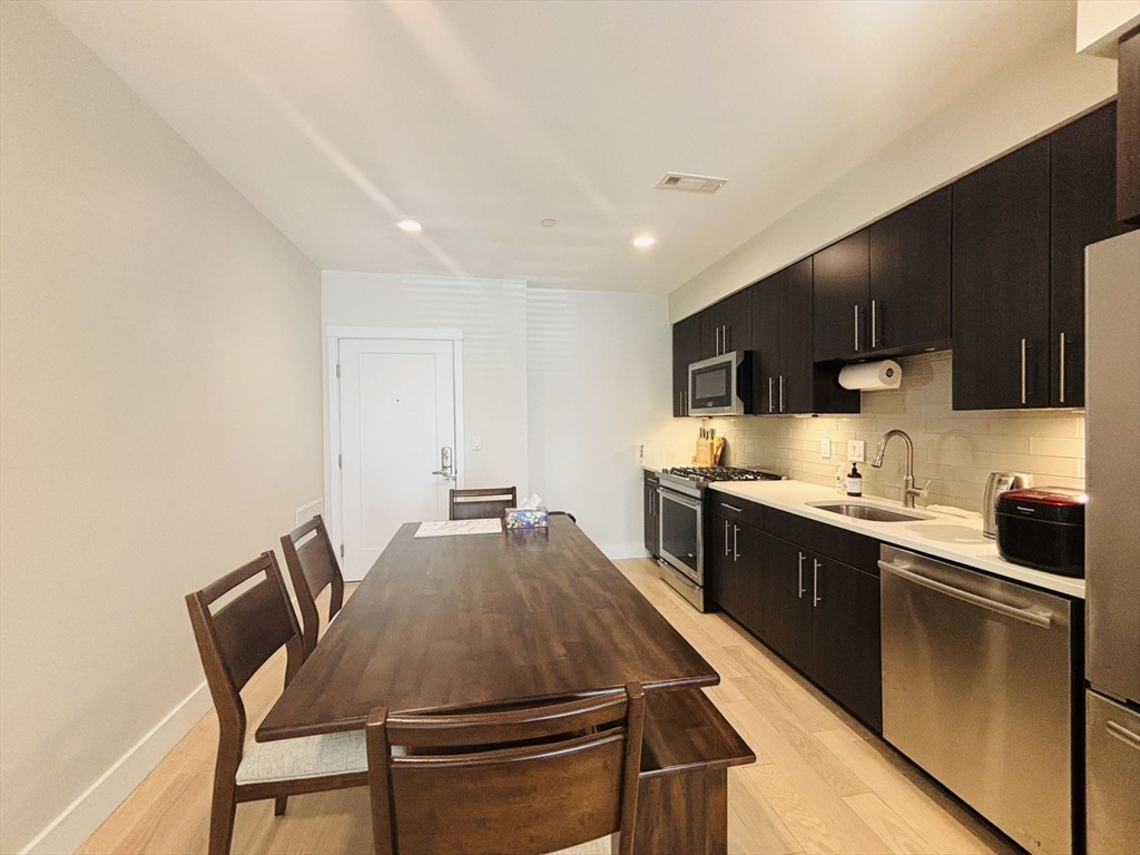 1975 Massachusetts Ave, North Cambridge