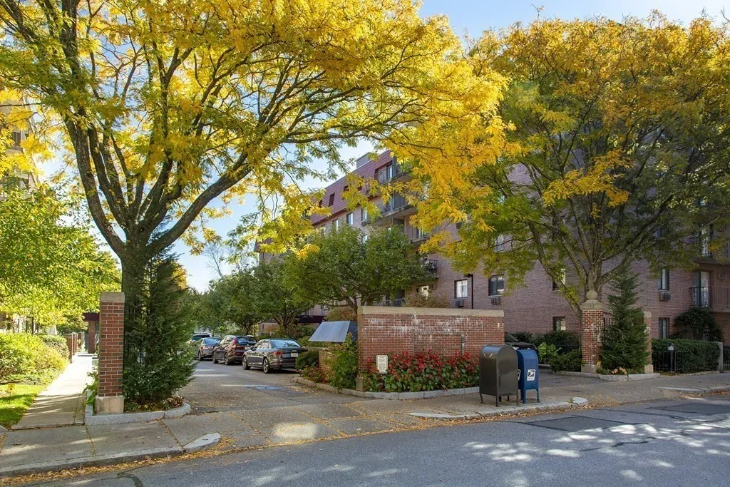 125 Pleasant St, Coolidge Corner