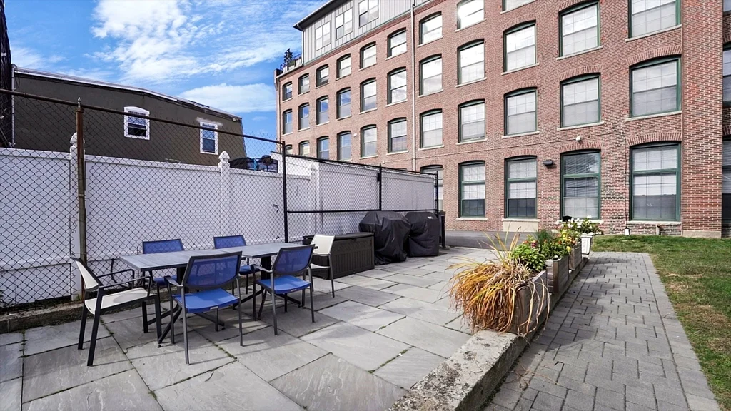 881 East First St, South Boston