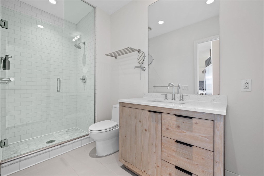 360 Newbury St, Back Bay