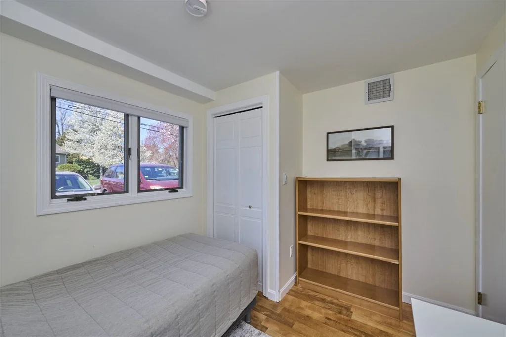 37 Locust St, Burlington