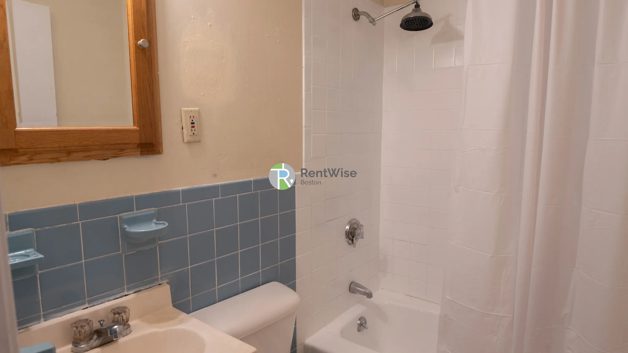 1132 Commonwealth Ave, North Brookline