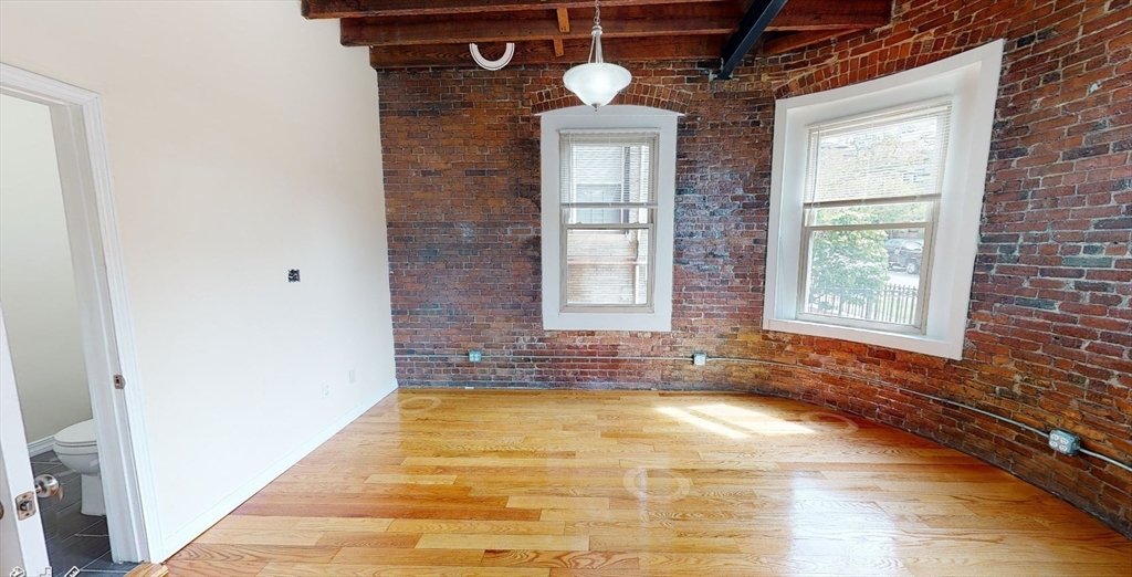 879 Beacon St, Fenway