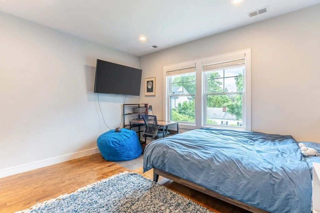 19 Shute Path, Newton Center